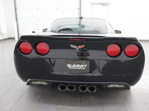 Used 2005 Chevrolet Corvette Coupe w/ Preferred Equipment Group RWD image 21