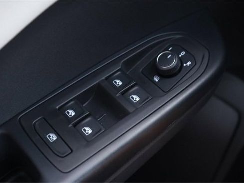 New 2025 Volkswagen Taos SEL image 19