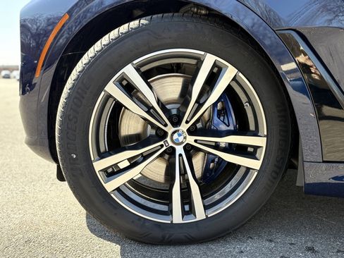 Used 2025 BMW X7 M60i image 7