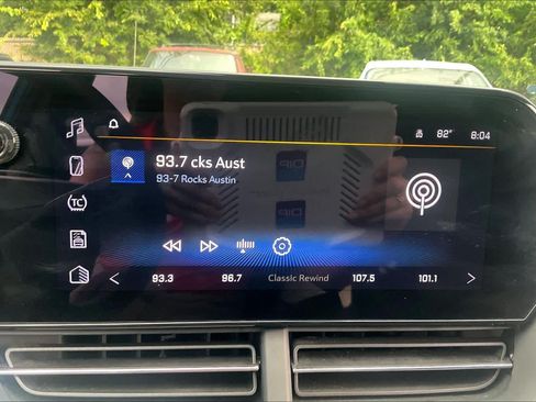 Used 2025 Chevrolet Trax LT FWD image 32