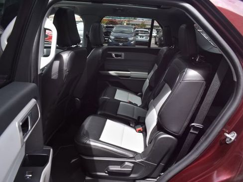 Used 2022 Ford Explorer XLT w/ Equipment Group 202A AWD/4WD image 36