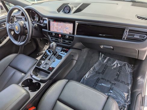 Certified 2025 Porsche Macan AWD/4WD image 27