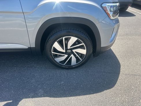 Used 2024 Volkswagen Atlas SEL AWD/4WD image 11