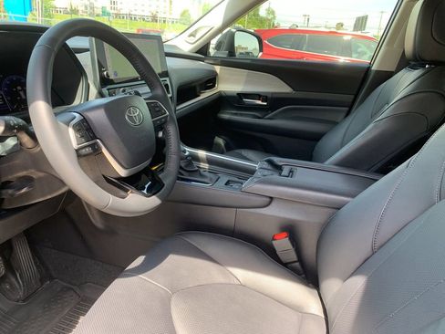 Used 2025 Toyota Grand Highlander AWD Hybrid image 11