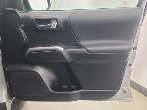 Used 2020 Toyota Tacoma TRD Sport image 16
