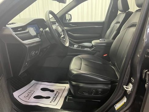 Used 2025 Jeep Grand Cherokee Limited w/ Trailer Tow Package image 4