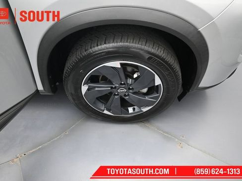 Used 2024 Nissan Rogue SV AWD/4WD image 33