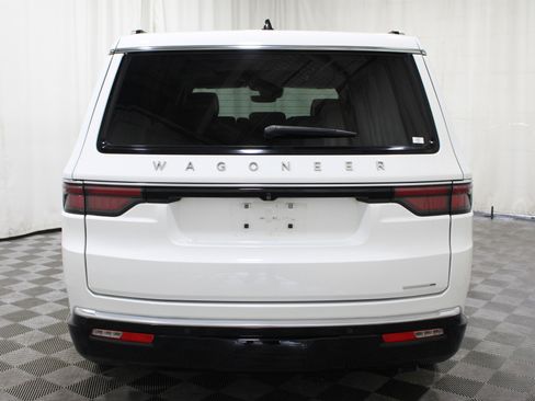 Used 2024 Jeep Wagoneer Series III w/ Premium Group I AWD/4WD image 37