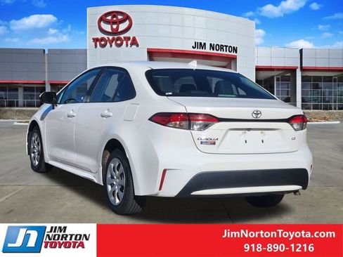 Used 2021 Toyota Corolla LE image 8