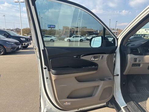 Used 2016 Honda Pilot Touring image 9