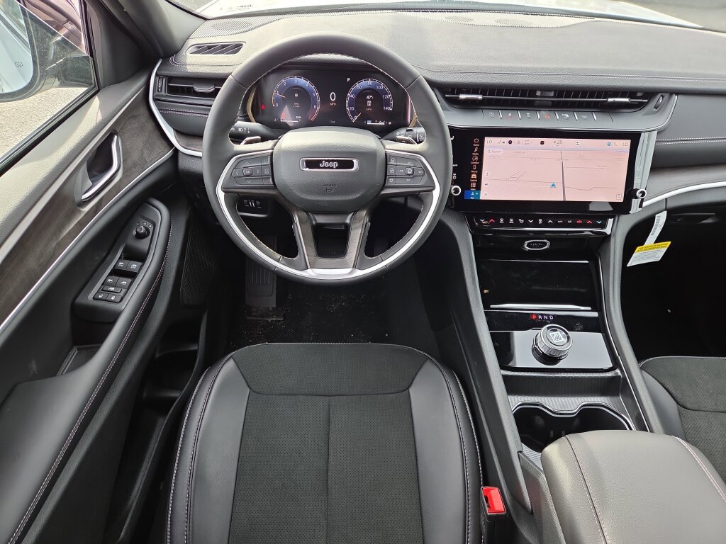 New 2026 Jeep Grand Cherokee Altitude RWD image 8