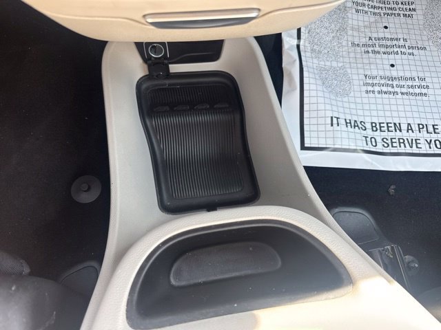 Used 2024 Chrysler Pacifica Limited FWD image 17