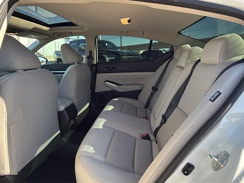 Used 2023 Nissan Altima 2.5 SV w/ SV Premium Package image 18