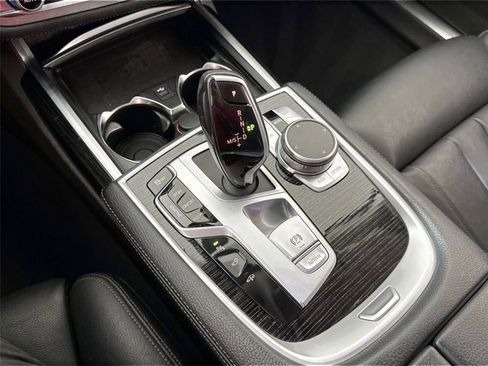 Used 2021 BMW 740i image 22