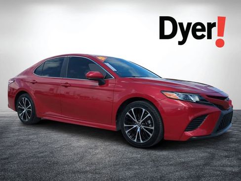 Used 2020 Toyota Camry SE image 1