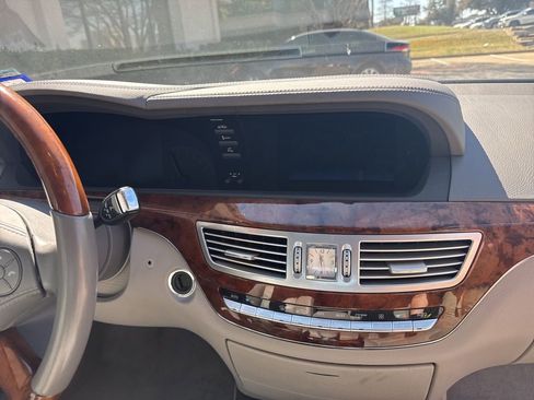 Used 2011 Mercedes-Benz S 550 image 9