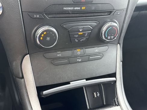 Used 2018 Ford Edge SE FWD image 17