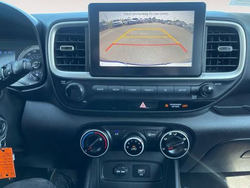 Used 2021 Hyundai Venue SE image 16