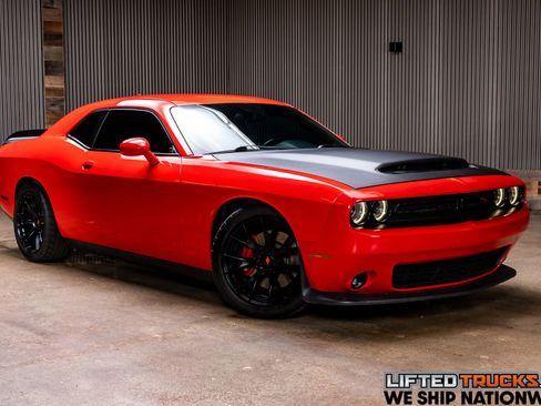 Used 2016 Dodge Challenger R/T Scat Pack image 1