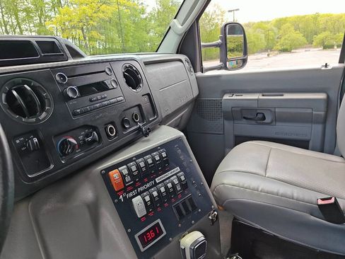 Used 2012 Ford E-450 and Econoline 450 Super Duty w/ Ambulance Prep Pkg image 21