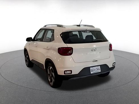 Used 2026 Hyundai Venue SEL FWD image 9