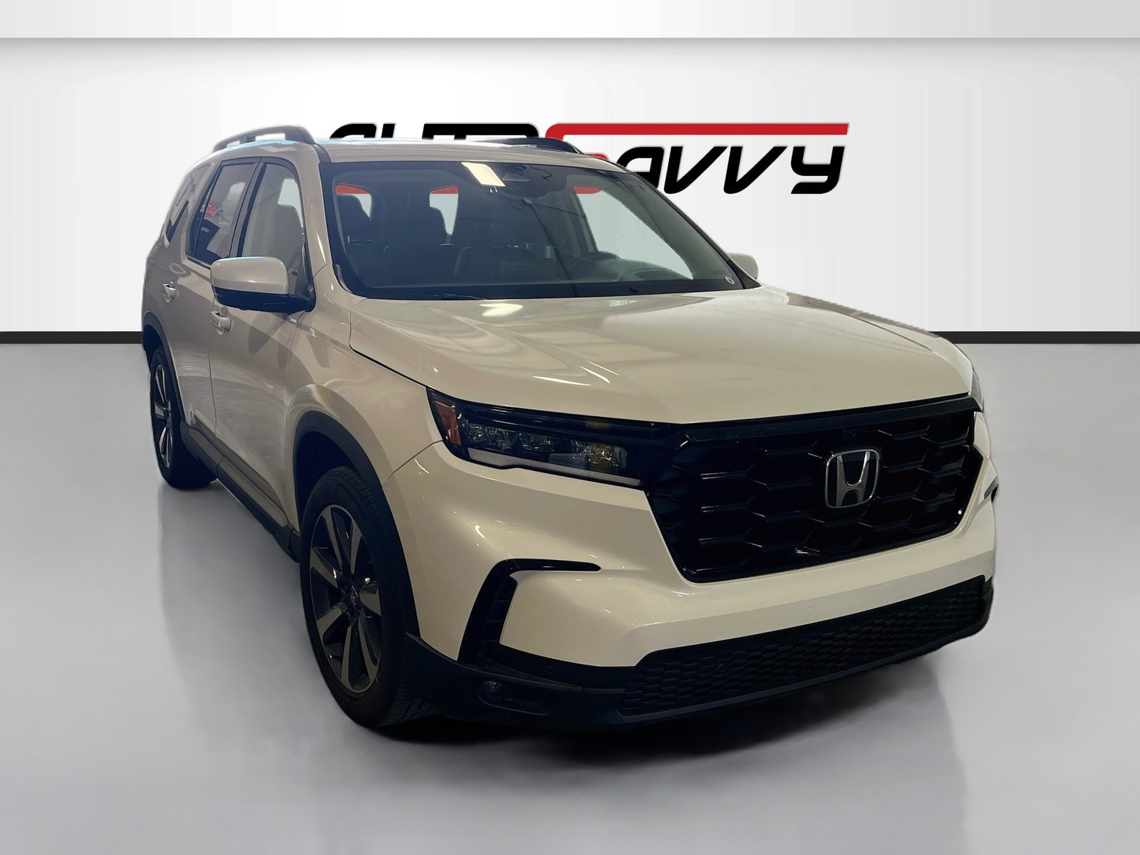Used 2025 Honda Pilot Elite image 1