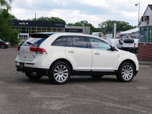 Used 2013 Lincoln MKX AWD image 3