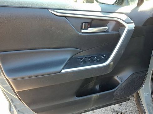 Used 2022 Toyota RAV4 XLE AWD/4WD image 11