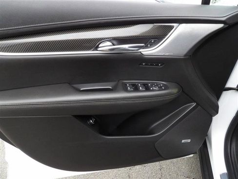 Used 2020 Cadillac XT6 Sport image 12