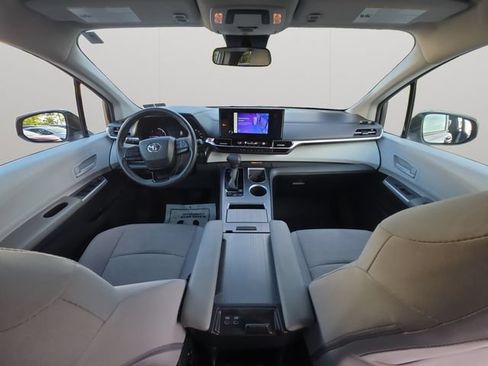 Certified 2025 Toyota Sienna LE FWD image 16