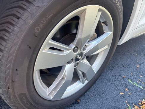 Used 2019 Audi Q5 2.0T Premium Plus w/ Premium Plus Package AWD/4WD image 3