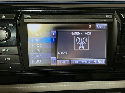 Used 2015 Toyota Corolla LE image 19