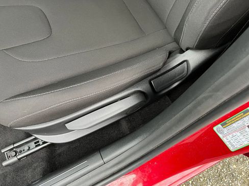 Used 2025 Hyundai Elantra SEL image 23