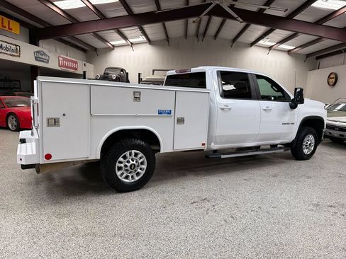 Used 2024 Chevrolet Silverado 2500 LT w/ Convenience Package AWD/4WD image 8