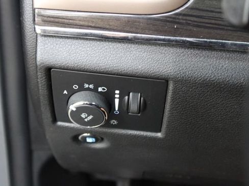 Used 2017 Jeep Grand Cherokee Overland AWD/4WD image 14