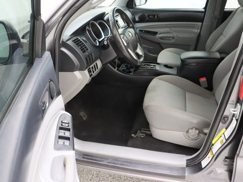 Used 2013 Toyota Tacoma PreRunner w/ Convenience Pkg image 14