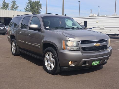 Used 2007 Chevrolet Suburban LT AWD/4WD image 10