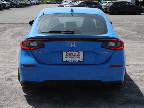 Used 2024 Honda Civic Sport image 6