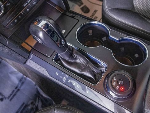 Used 2019 Ford Explorer XLT image 26