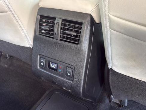 Used 2024 Mitsubishi Outlander 4WD Plug-In Hybrid image 26