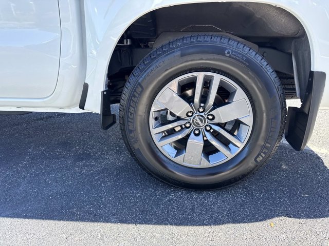 Used 2025 Nissan Frontier SV w/ SV Convenience Package RWD image 11