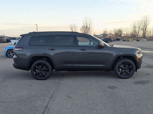New 2026 Jeep Grand Cherokee L Limited w/ Limited Altitude Package AWD/4WD image 2