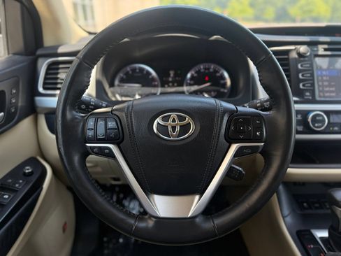 Used 2015 Toyota Highlander Limited Platinum AWD/4WD image 25