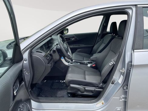 Used 2017 Honda Accord LX image 5