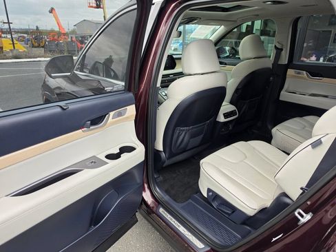 Used 2023 Hyundai Palisade Limited AWD/4WD image 16
