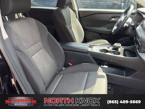 Used 2025 Nissan Rogue SV image 10