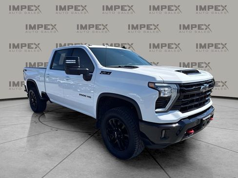 Used 2025 Chevrolet Silverado 2500 LT w/ Trail Boss Package AWD/4WD image 4