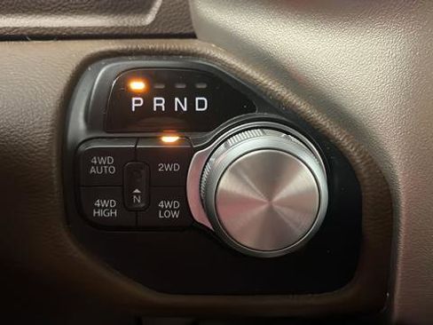 Used 2019 RAM 1500 Laramie AWD/4WD image 17
