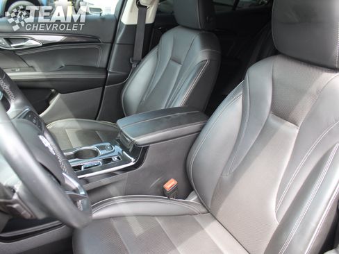 Used 2022 Buick Envision Essence w/ Safety Package FWD image 12