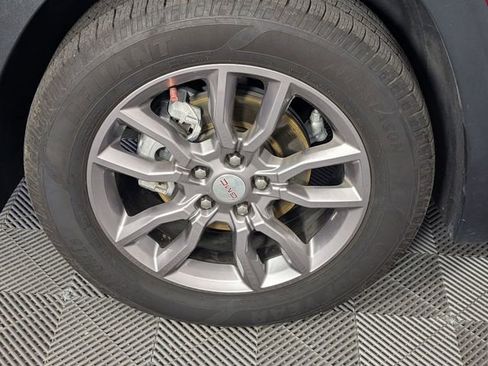 Used 2023 GMC Terrain SLT w/ Infotainment Package II FWD image 8